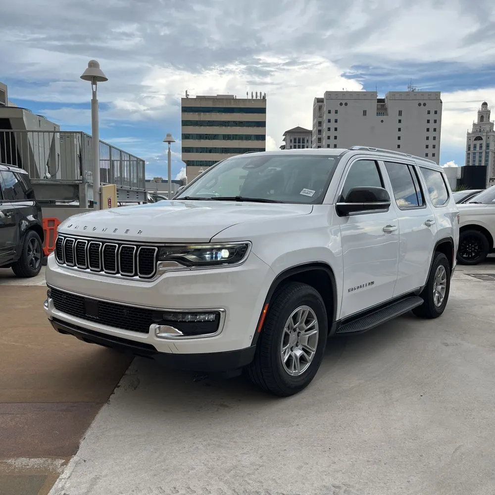 2023 Jeep Wagoneer Base