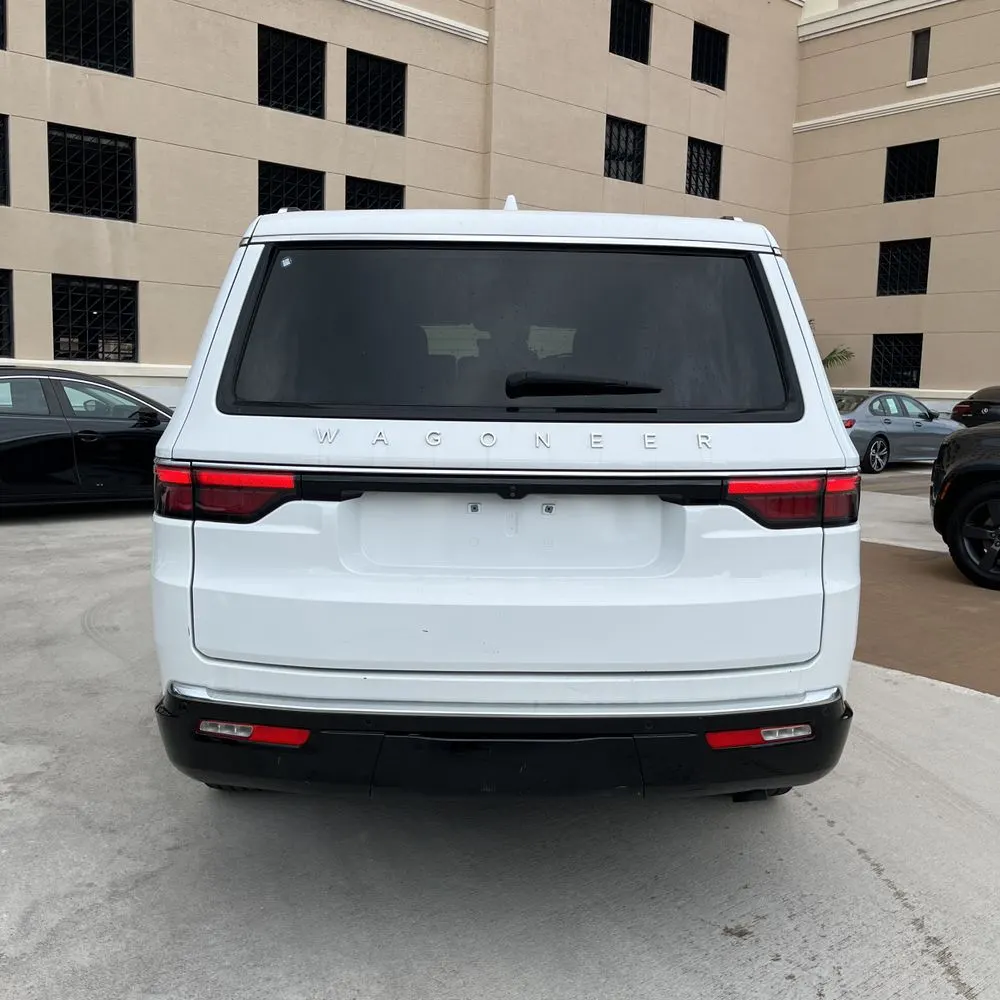 2023 Jeep Wagoneer Base