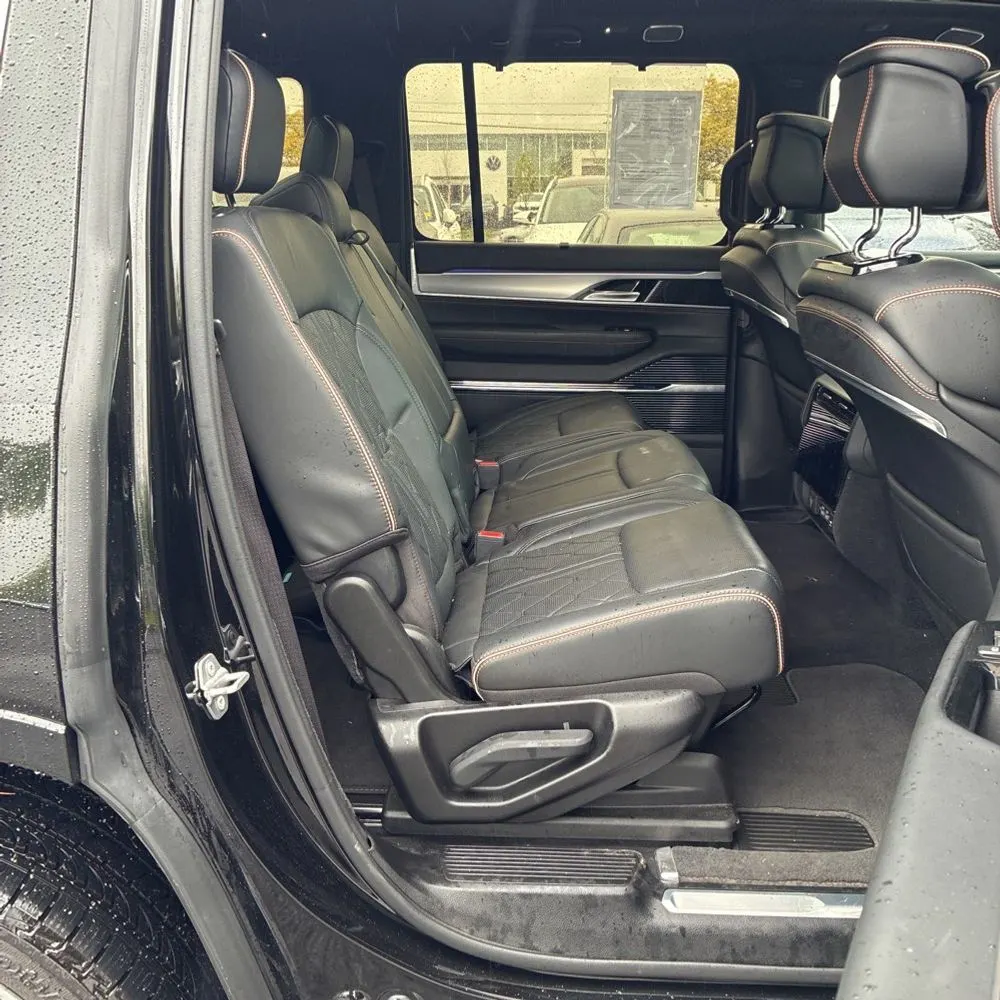 2022 Jeep Grand Wagoneer Series III