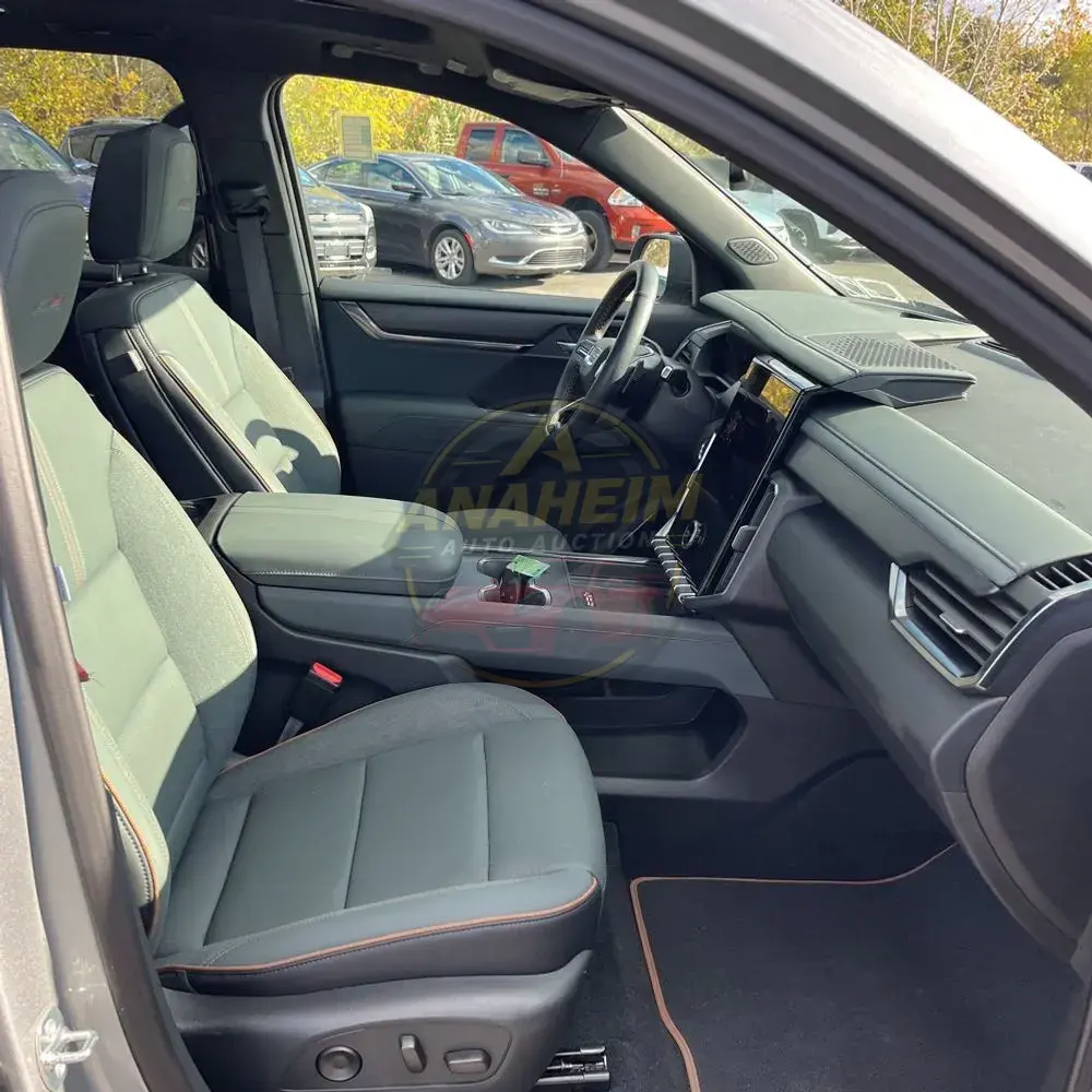 2025 GMC Acadia AT4