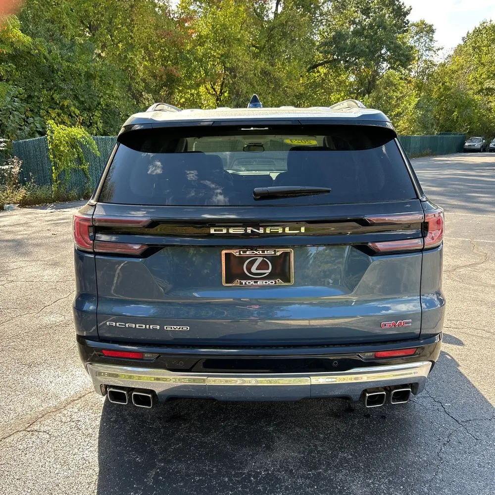 2024 GMC Acadia Denali