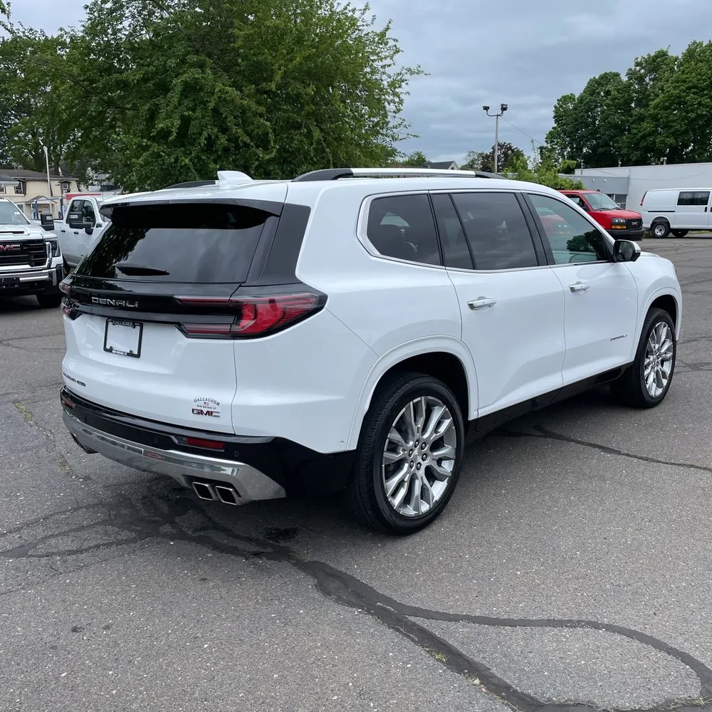 2024 GMC Acadia Denali