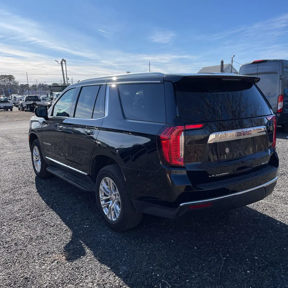 2023 GMC Yukon SLT