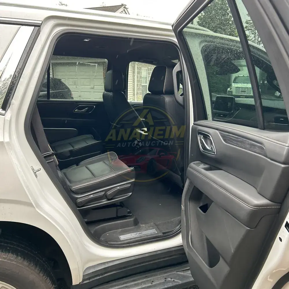 2023 GMC Yukon SLT