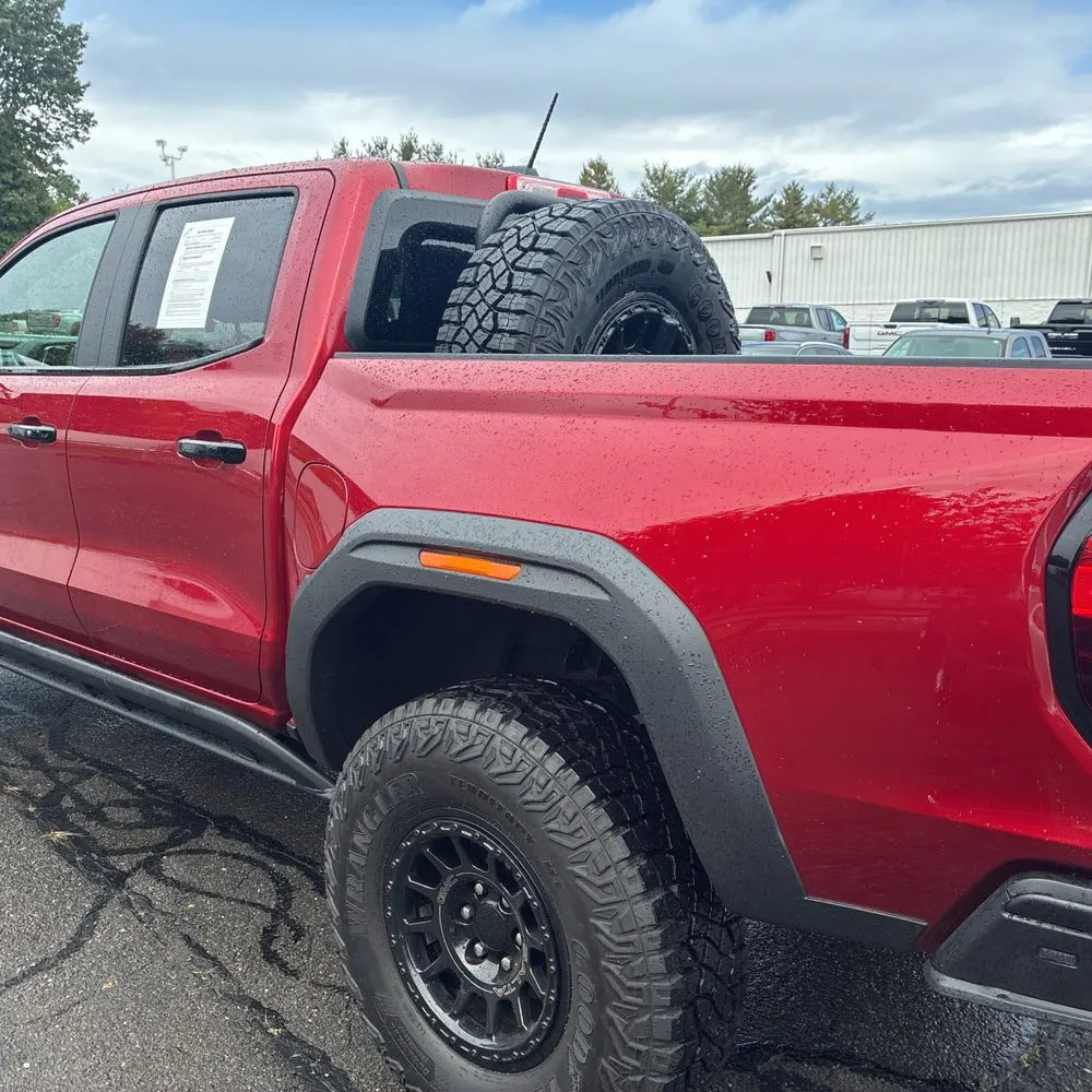 2025 GMC Canyon AT4