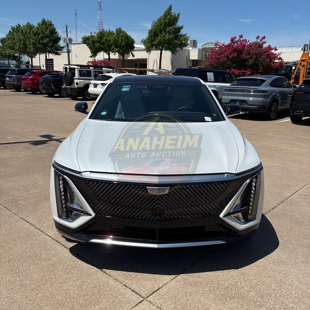 2024 Cadillac LYRIQ Luxury 1