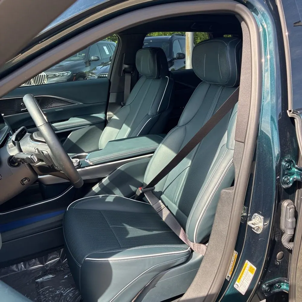 2024 Cadillac LYRIQ Sport 3