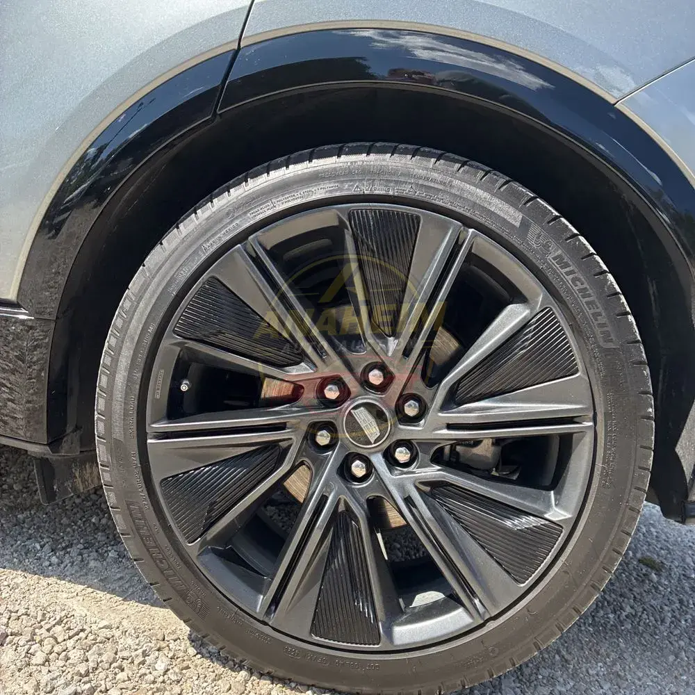 2024 Cadillac LYRIQ Sport 3