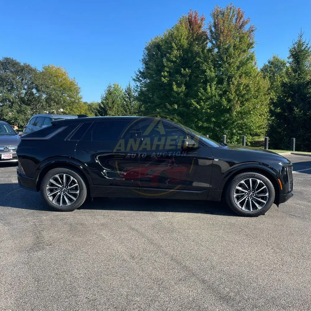 2025 Cadillac LYRIQ Sport 2