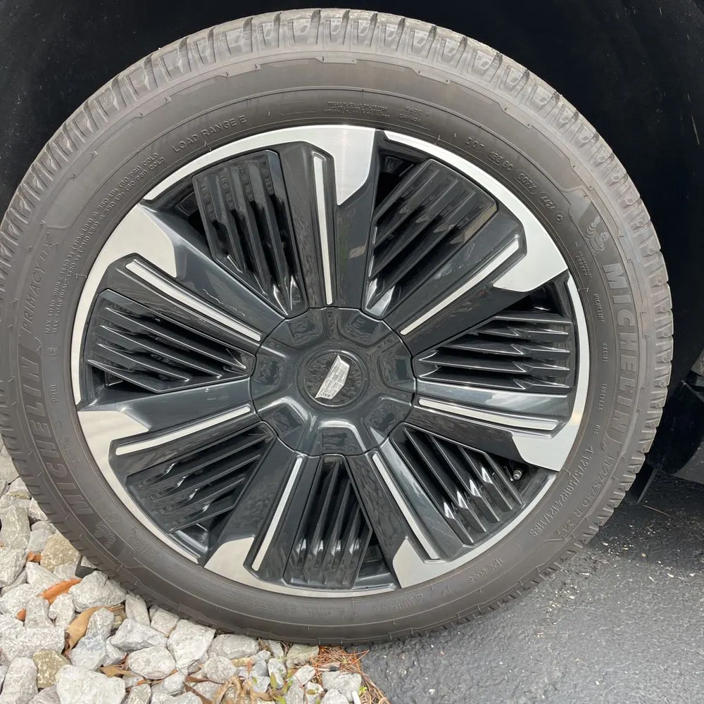 2025 Cadillac Escalade IQ Sport 2