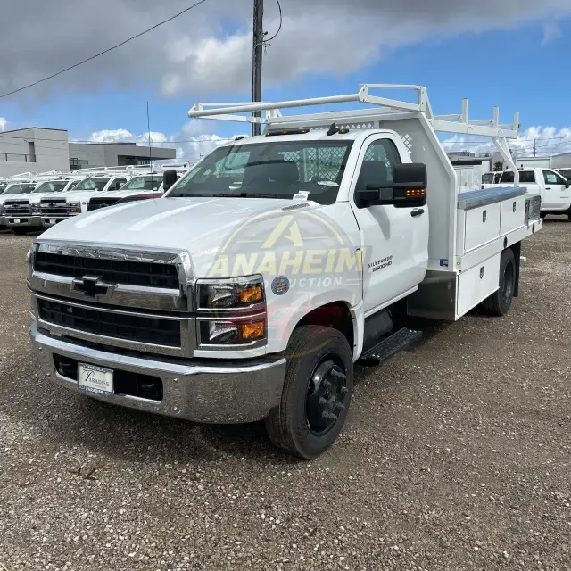 2023 Chevrolet Silverado 5500 W/T