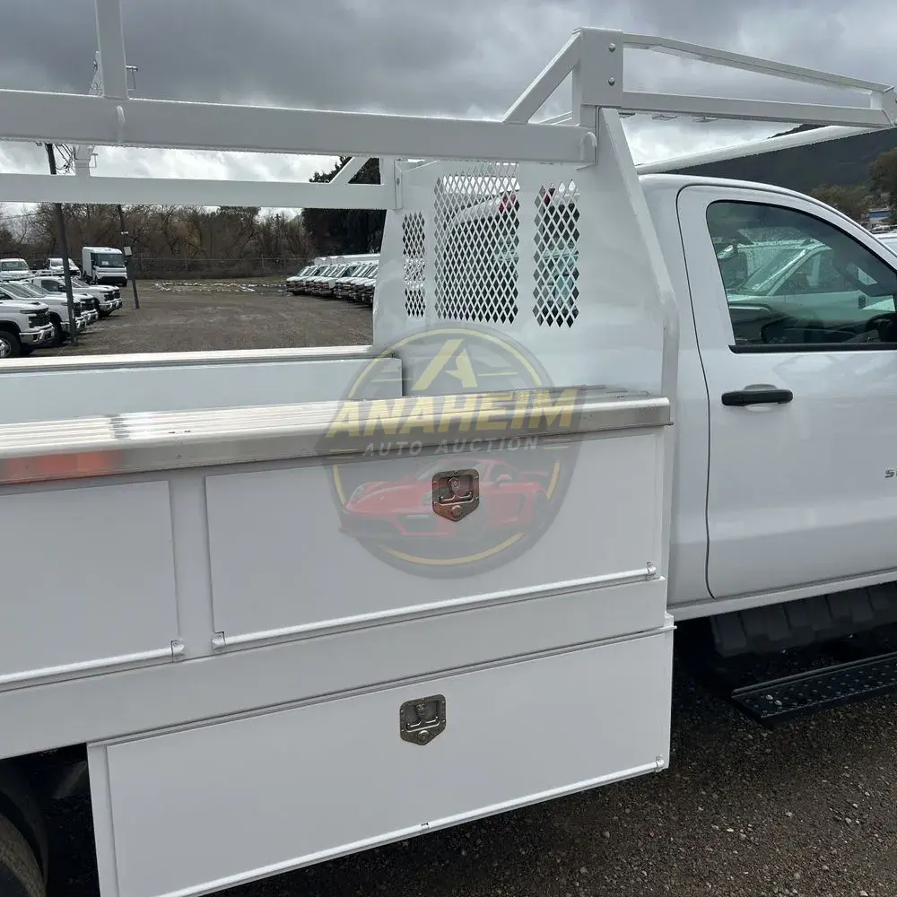 2023 Chevrolet Silverado 5500 W/T