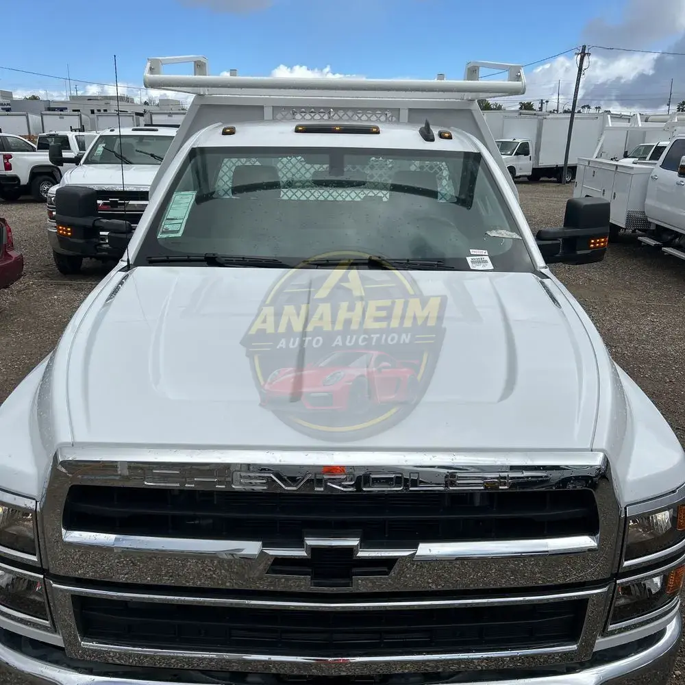 2023 Chevrolet Silverado 5500 W/T