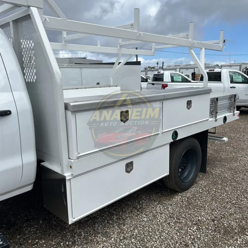 2023 Chevrolet Silverado 5500 W/T
