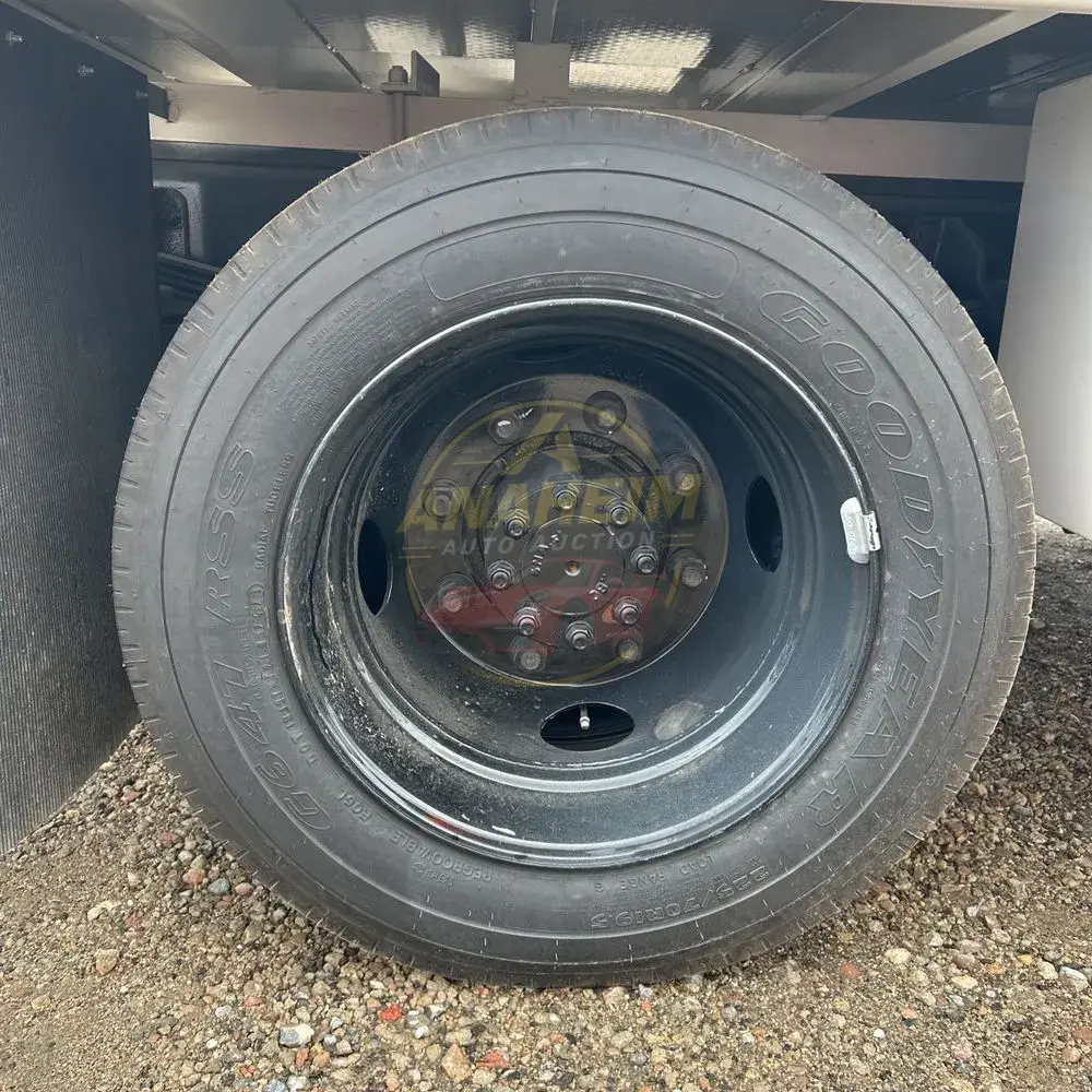 2023 Chevrolet Silverado 5500 W/T