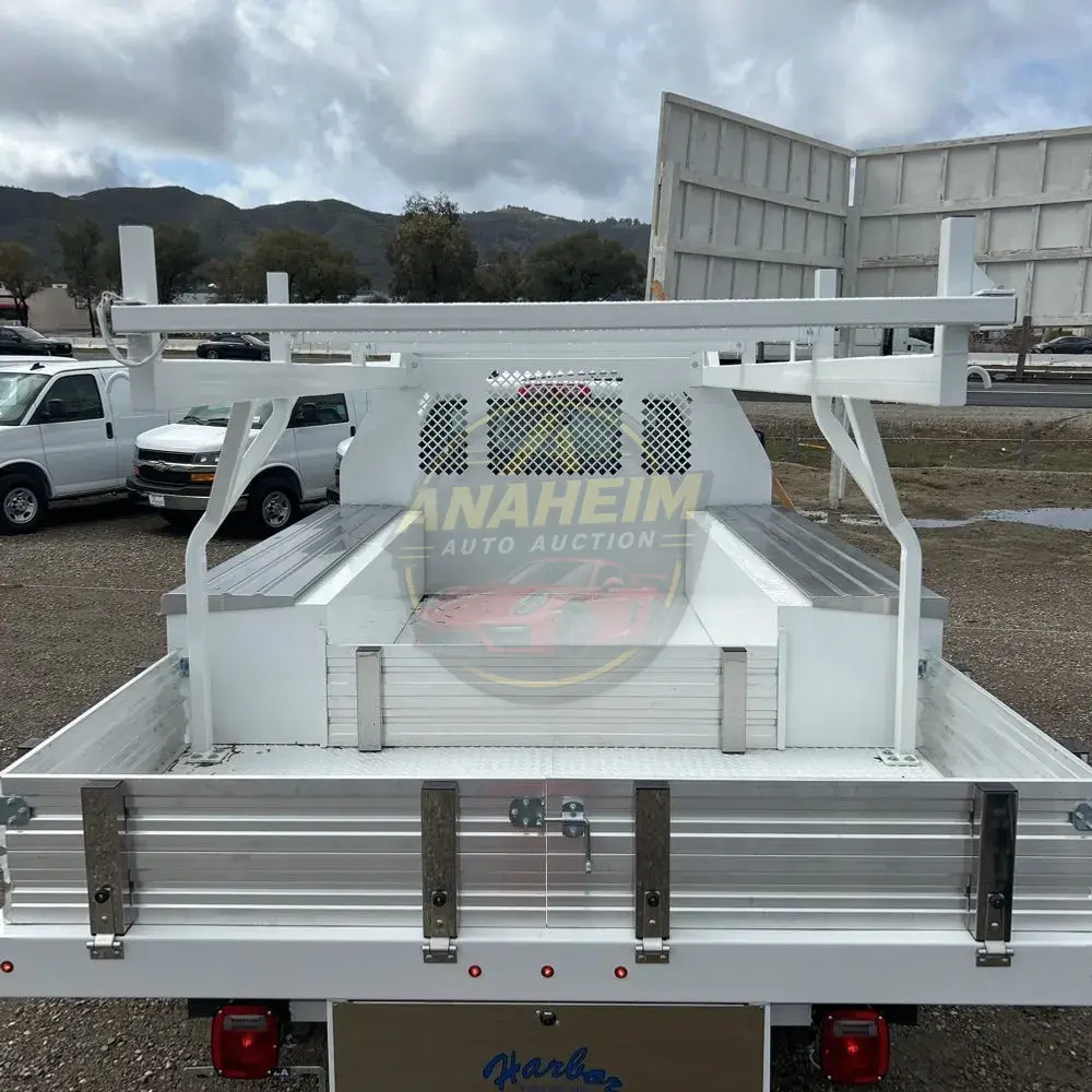 2023 Chevrolet Silverado 5500 W/T