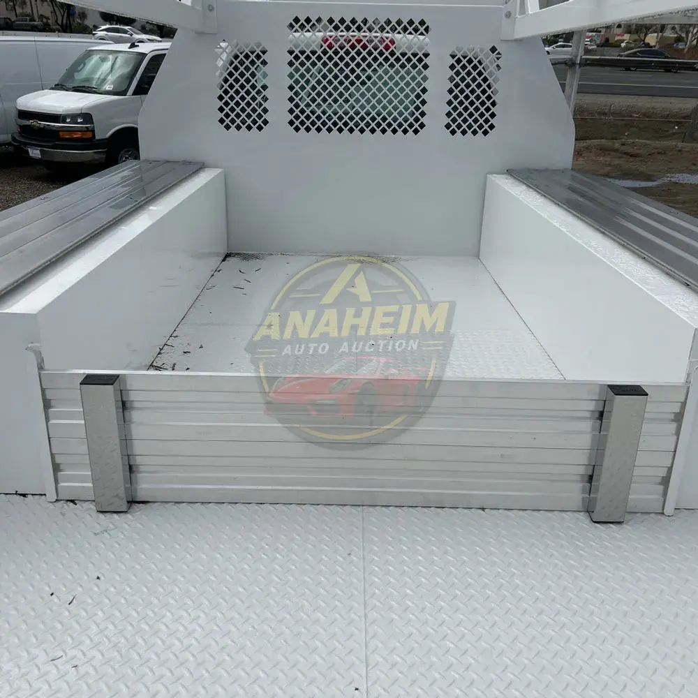 2023 Chevrolet Silverado 5500 W/T