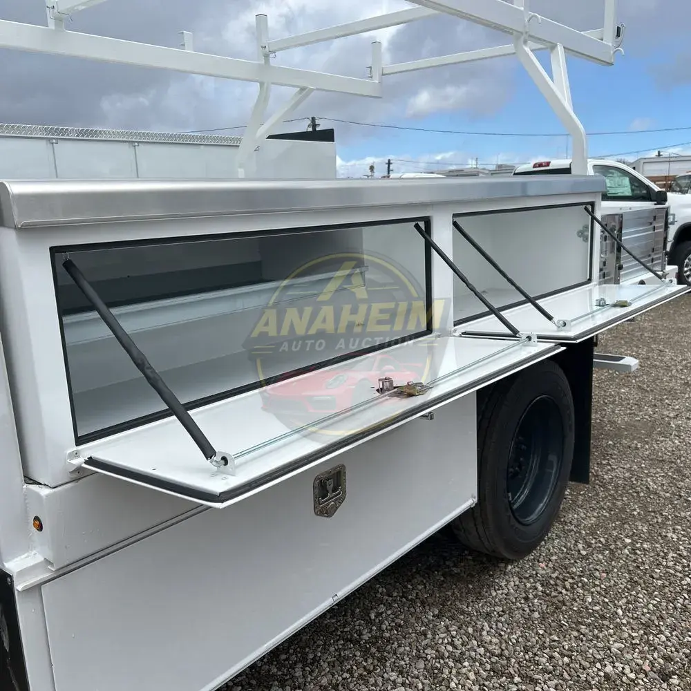 2023 Chevrolet Silverado 5500 W/T