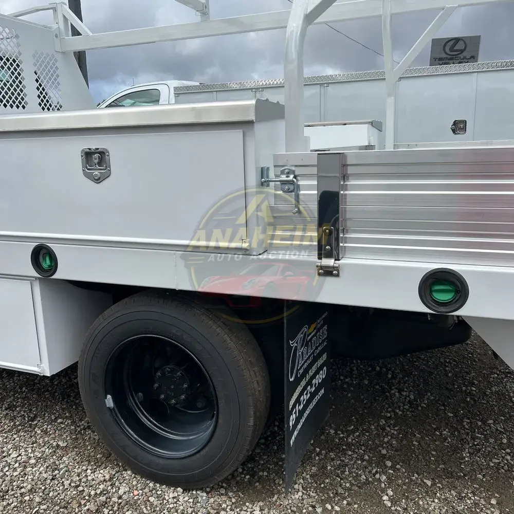 2023 Chevrolet Silverado 5500 W/T