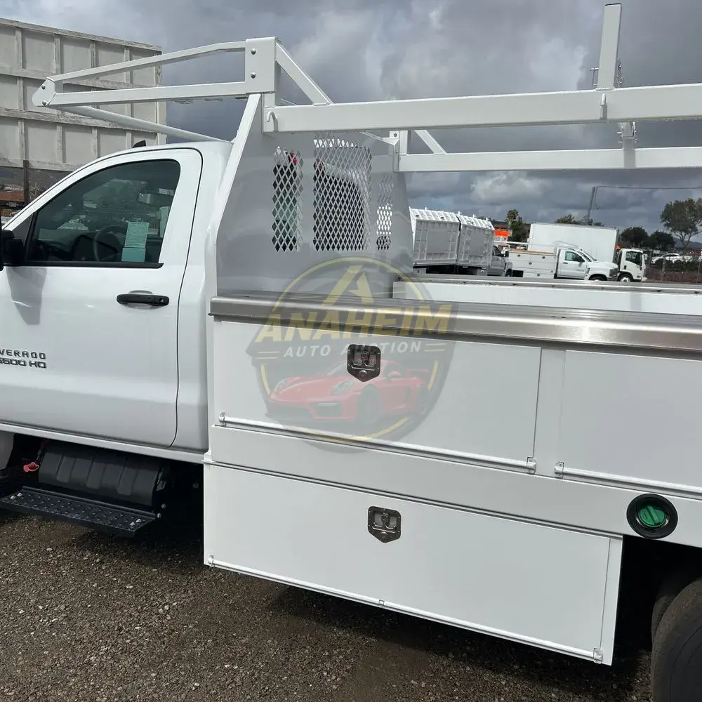 2023 Chevrolet Silverado 5500 W/T