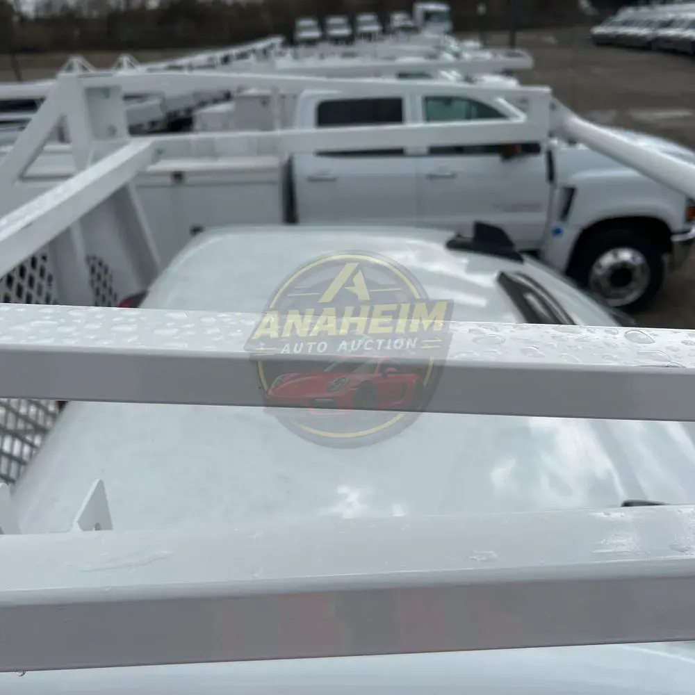 2023 Chevrolet Silverado 5500 W/T