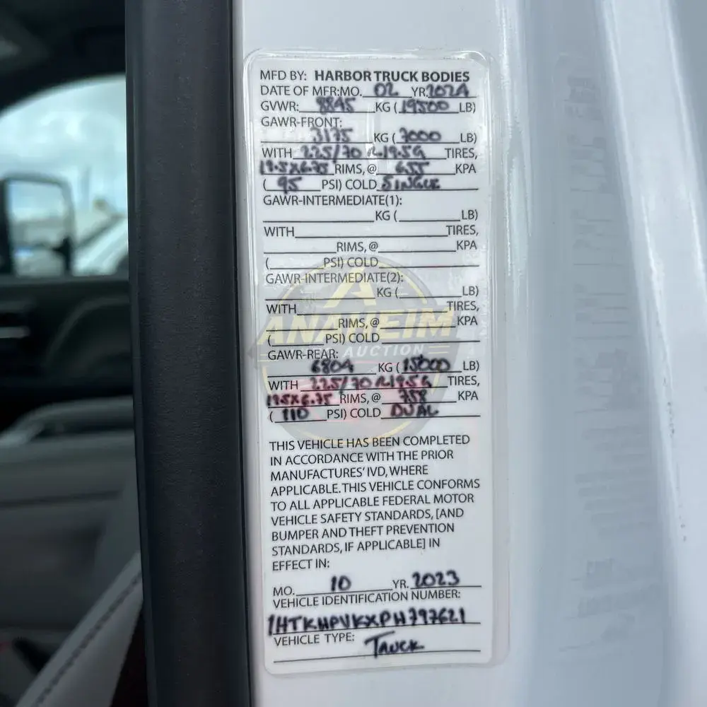 2023 Chevrolet Silverado 5500 W/T