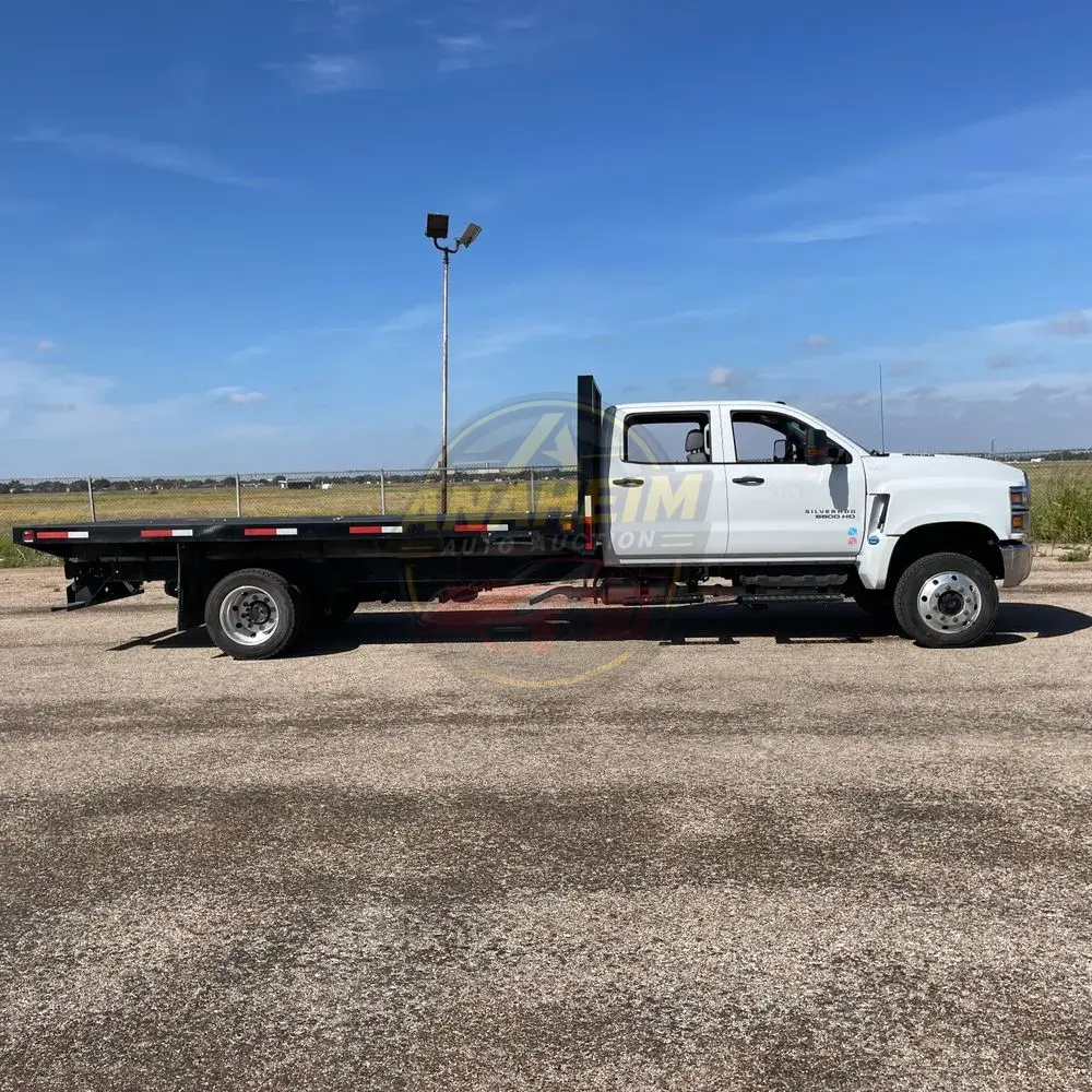 2023 Chevrolet Silverado 5500 W/T