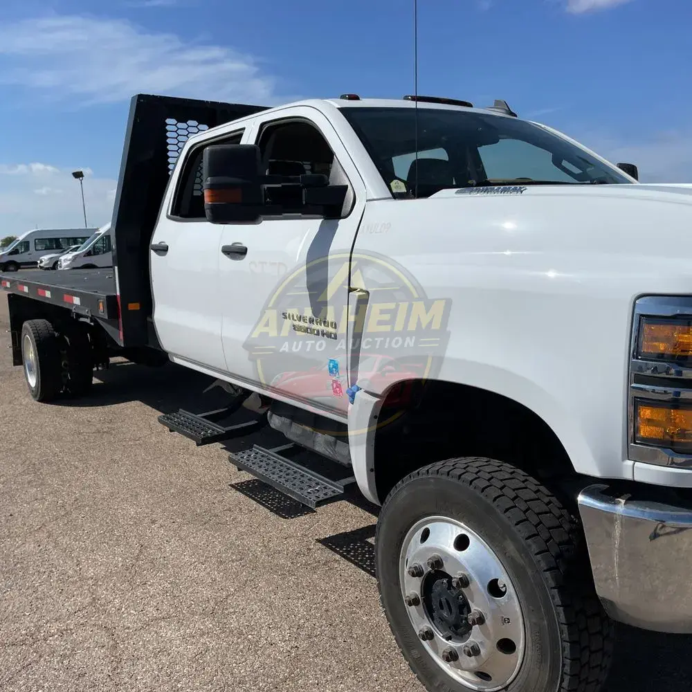 2023 Chevrolet Silverado 5500 W/T