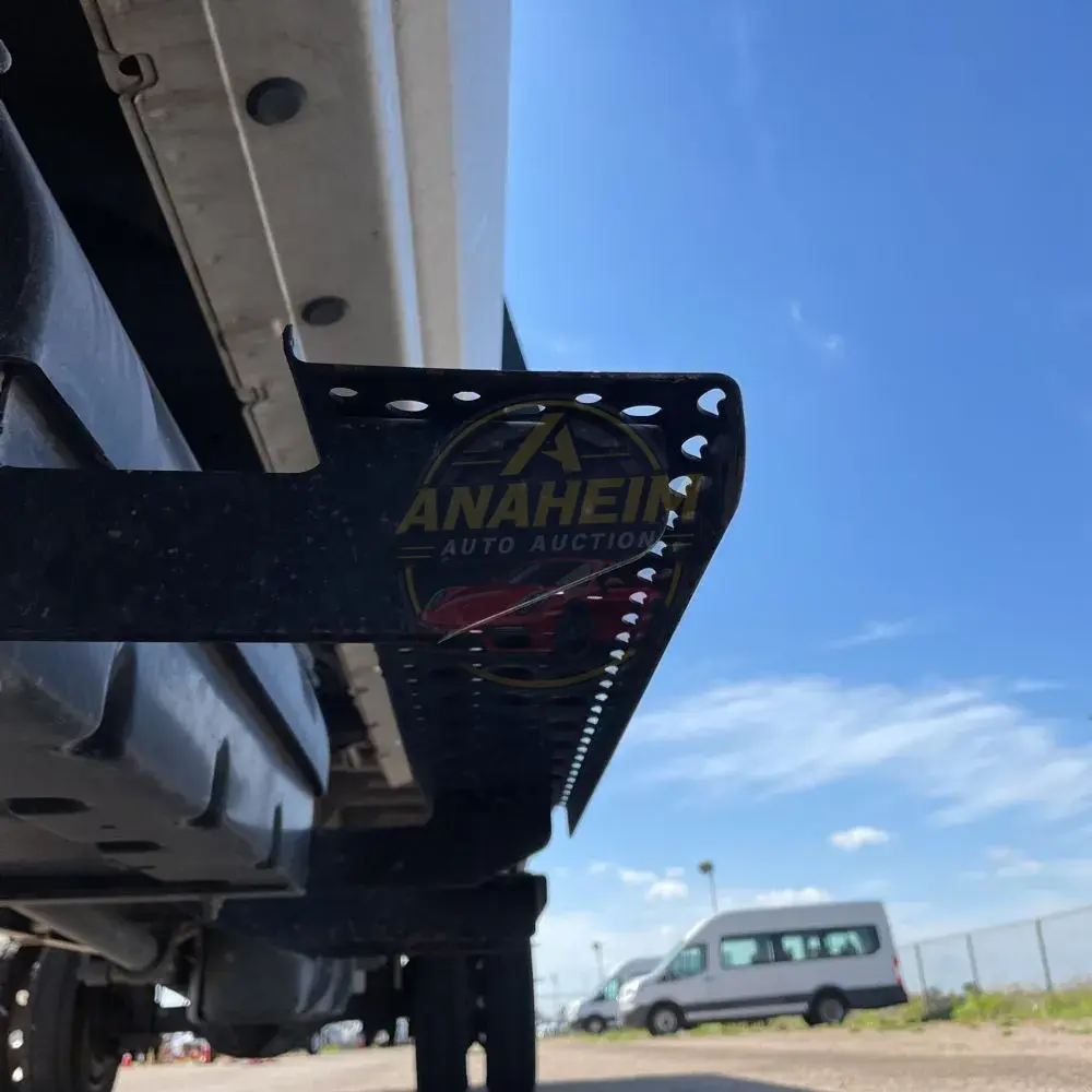 2023 Chevrolet Silverado 5500 W/T