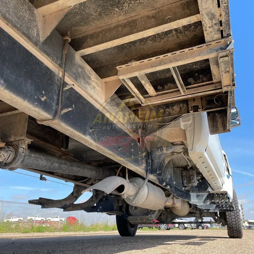 2023 Chevrolet Silverado 5500 W/T
