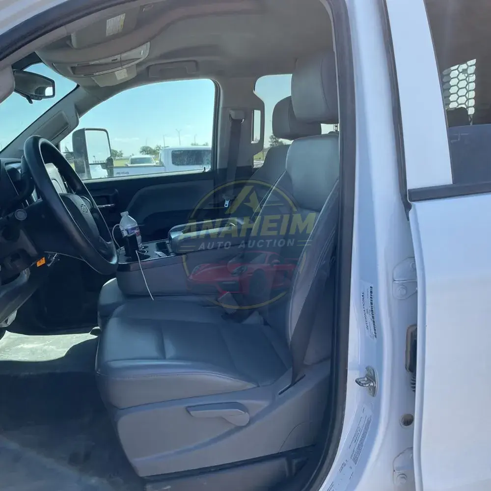 2023 Chevrolet Silverado 5500 W/T