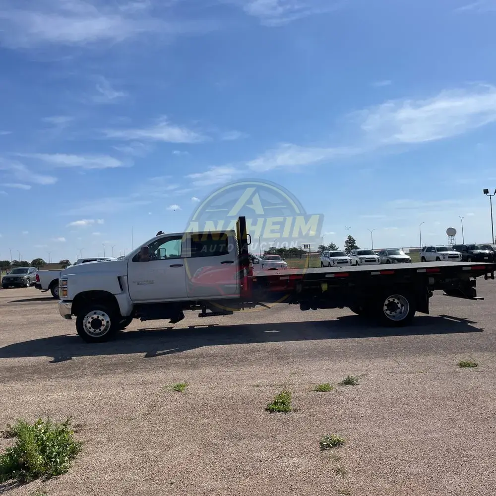 2023 Chevrolet Silverado 5500 W/T