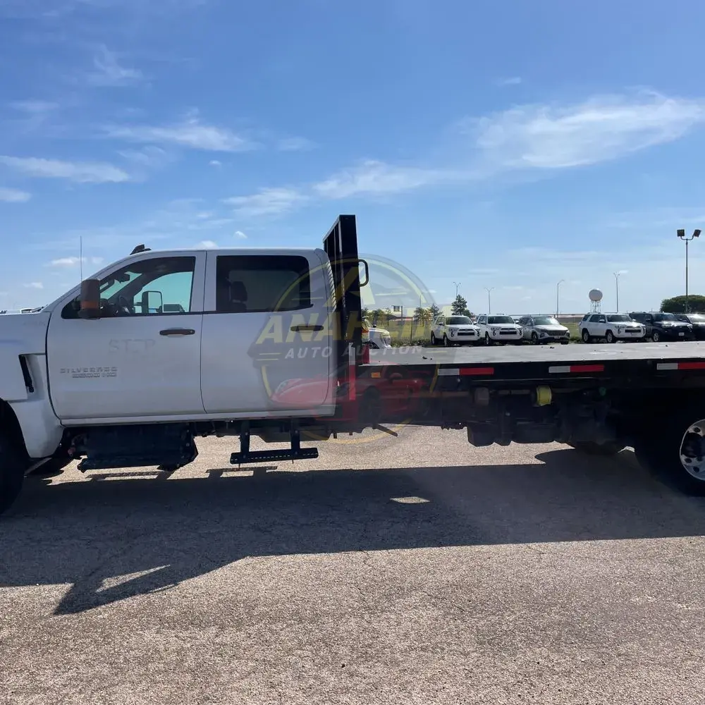 2023 Chevrolet Silverado 5500 W/T