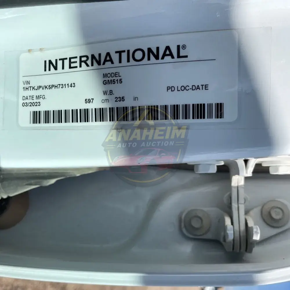 2023 Chevrolet Silverado 5500 W/T