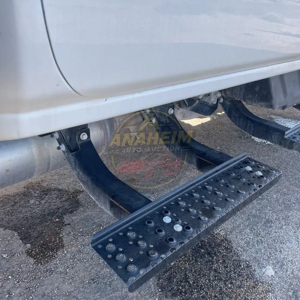 2023 Chevrolet Silverado 5500 W/T