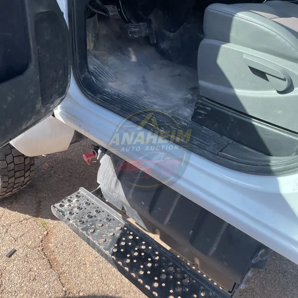 2023 Chevrolet Silverado 5500 W/T