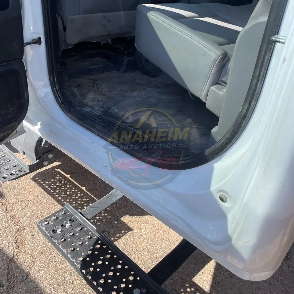 2023 Chevrolet Silverado 5500 W/T