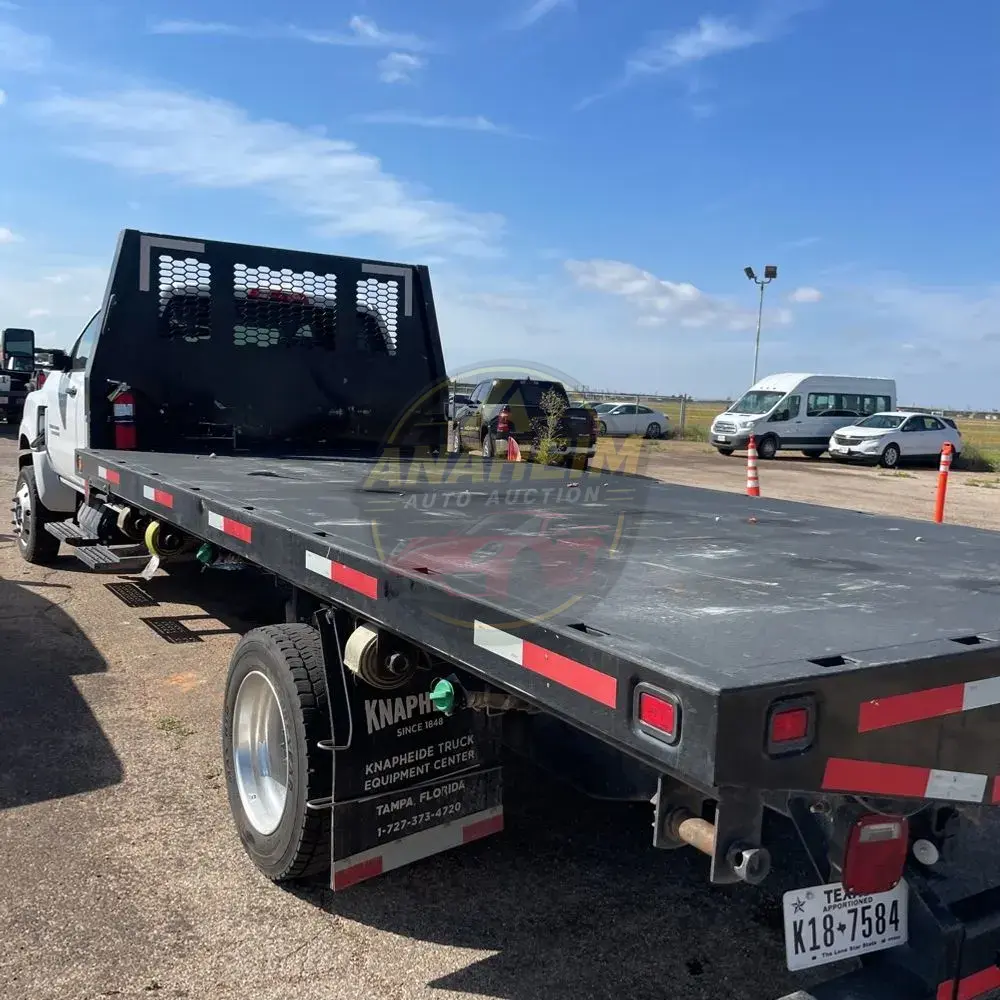 2023 Chevrolet Silverado 5500 W/T