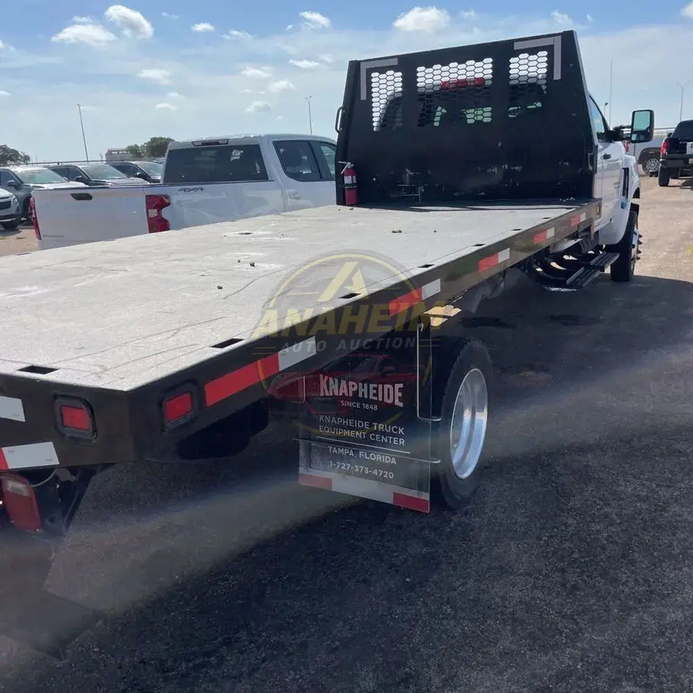 2023 Chevrolet Silverado 5500 W/T