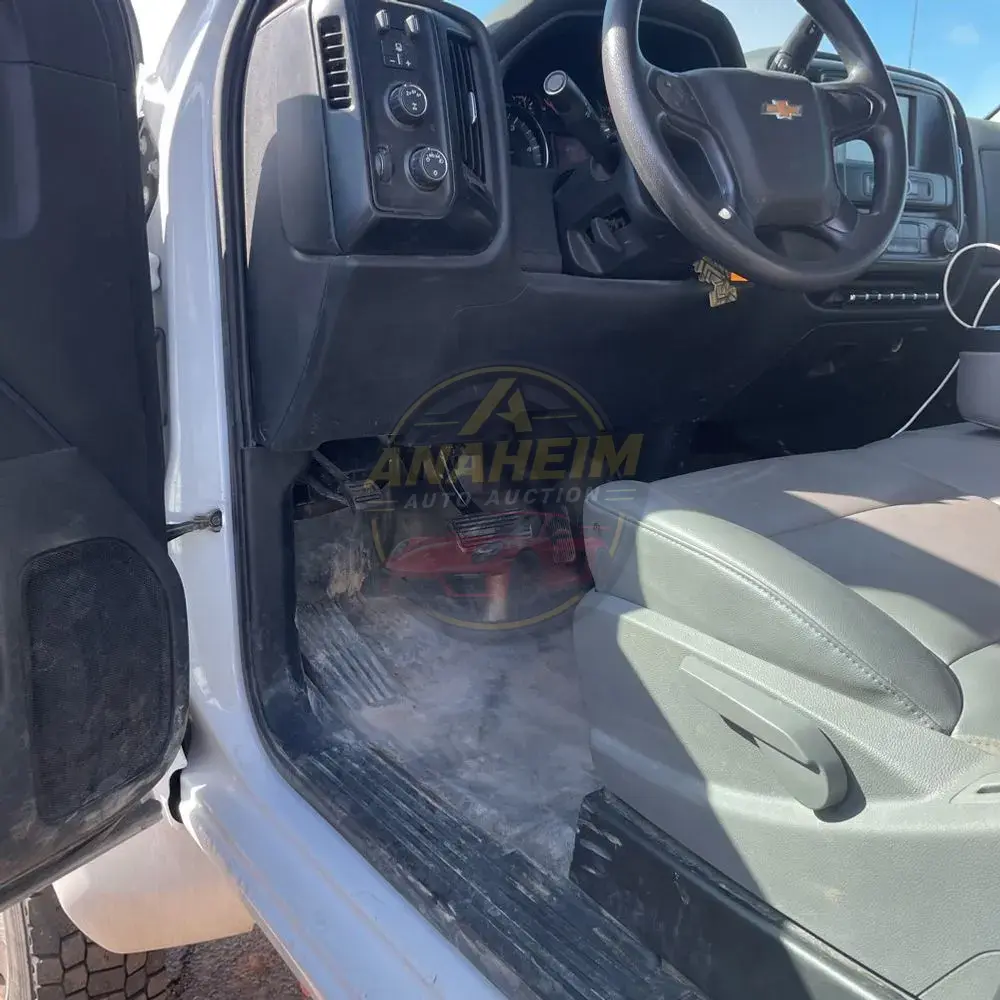 2023 Chevrolet Silverado 5500 W/T