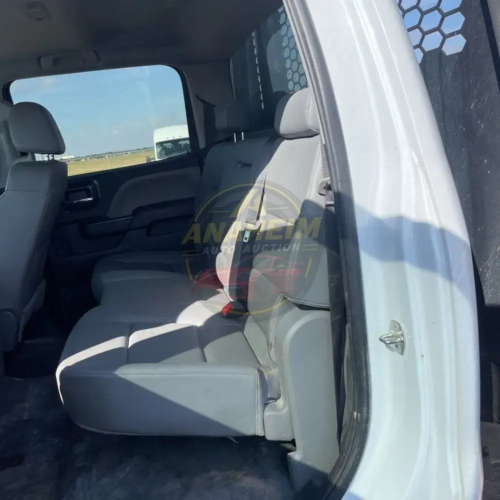 2023 Chevrolet Silverado 5500 W/T