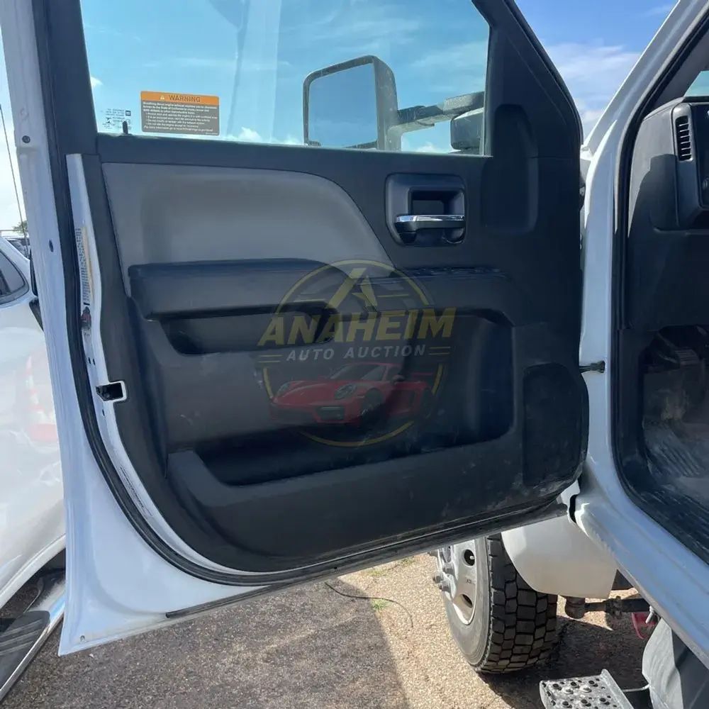 2023 Chevrolet Silverado 5500 W/T