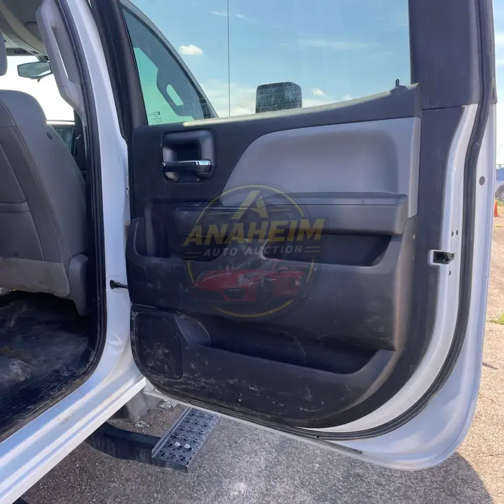 2023 Chevrolet Silverado 5500 W/T