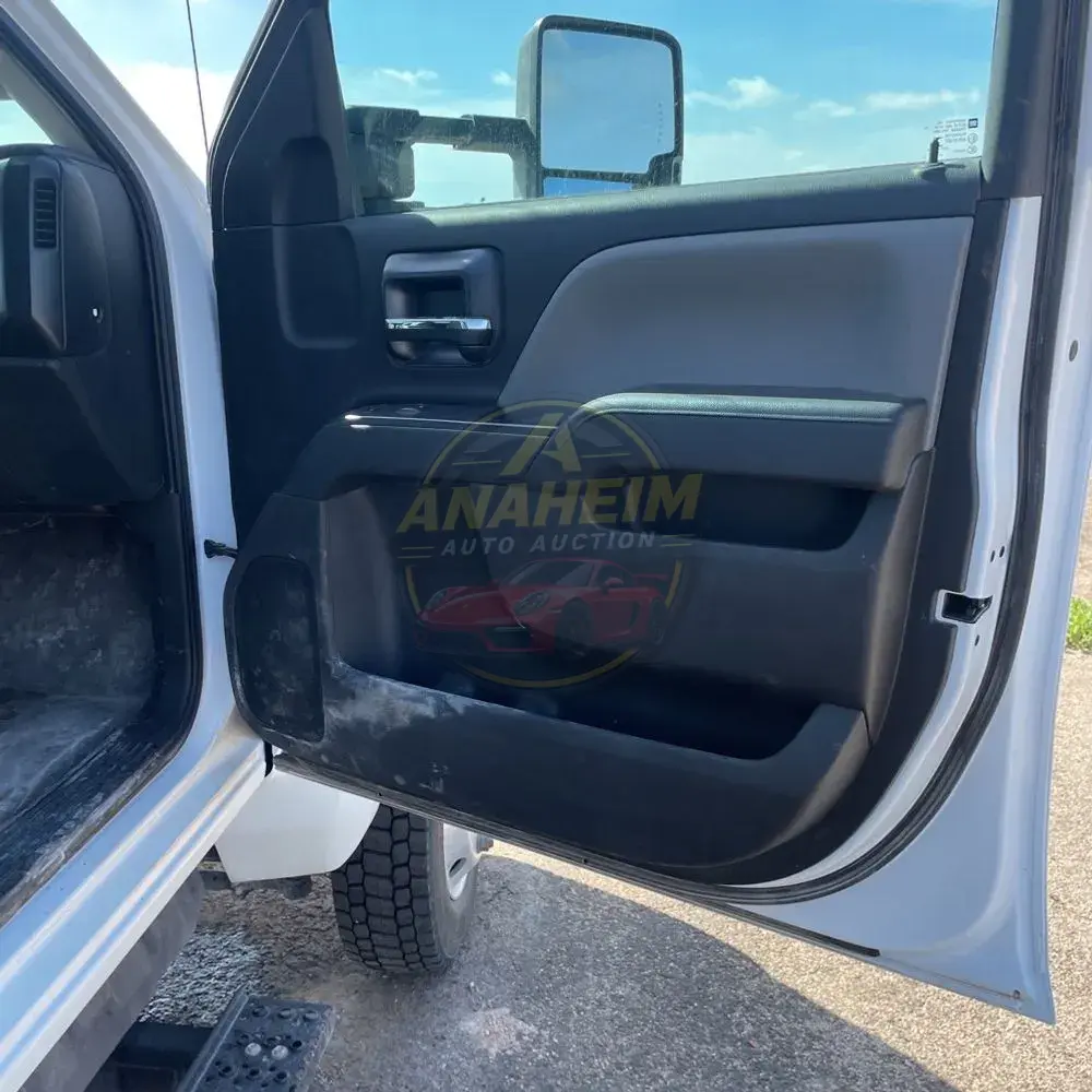 2023 Chevrolet Silverado 5500 W/T