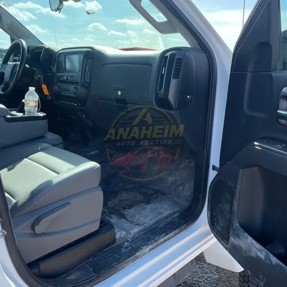 2023 Chevrolet Silverado 5500 W/T