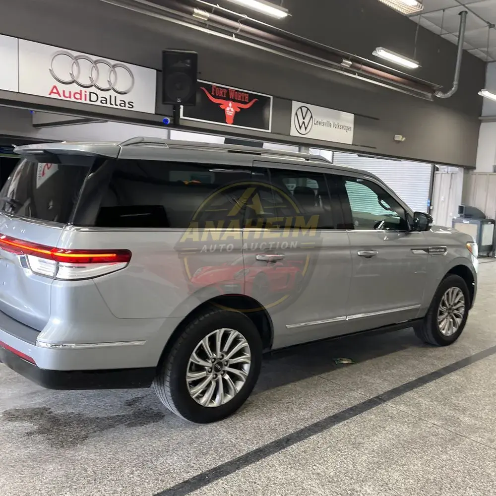 2023 Lincoln Navigator Standard