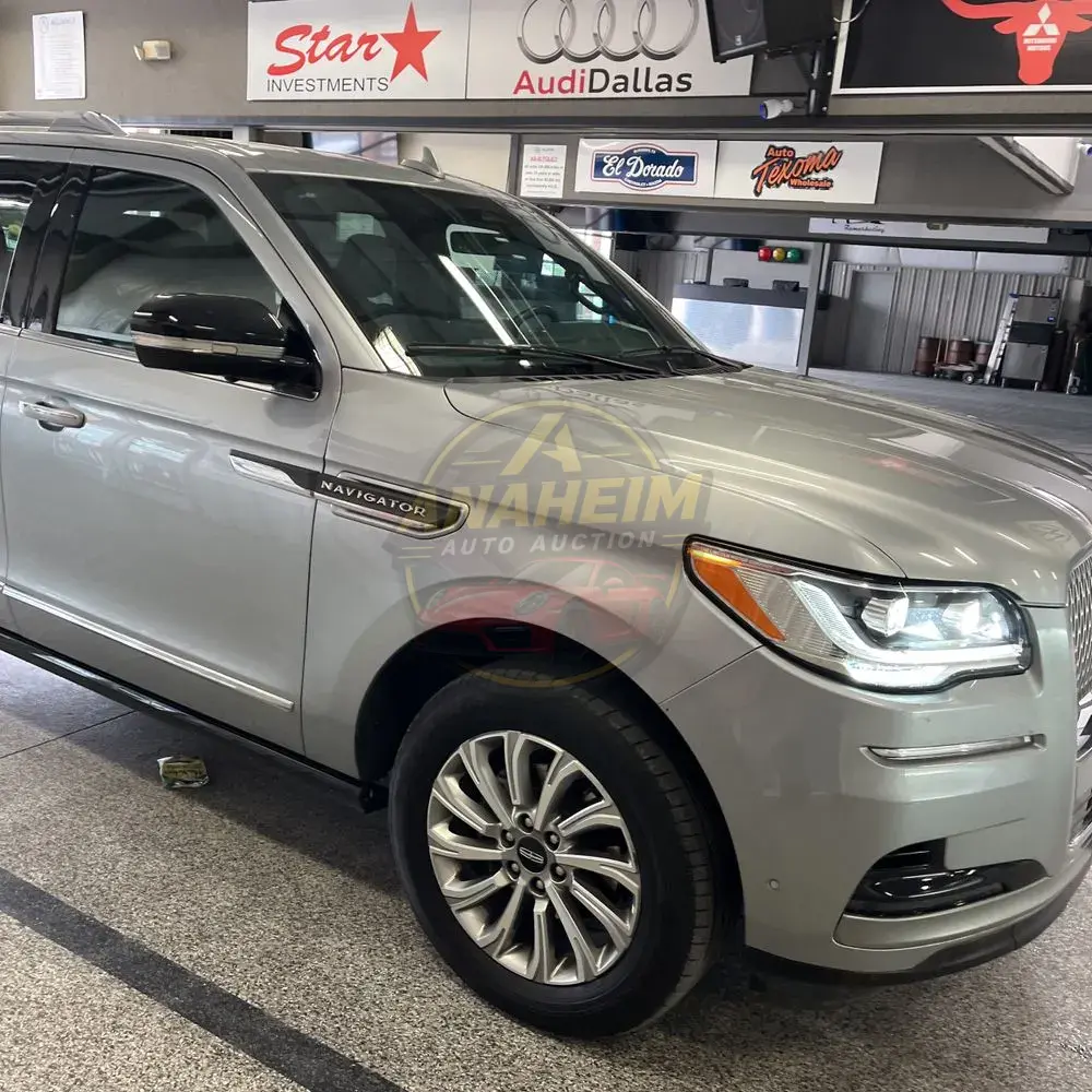 2023 Lincoln Navigator Standard
