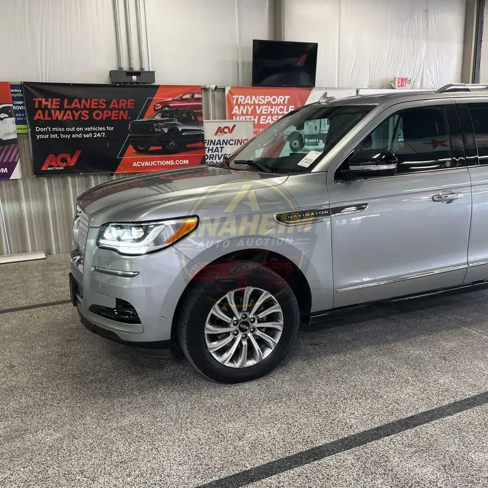 2023 Lincoln Navigator Standard