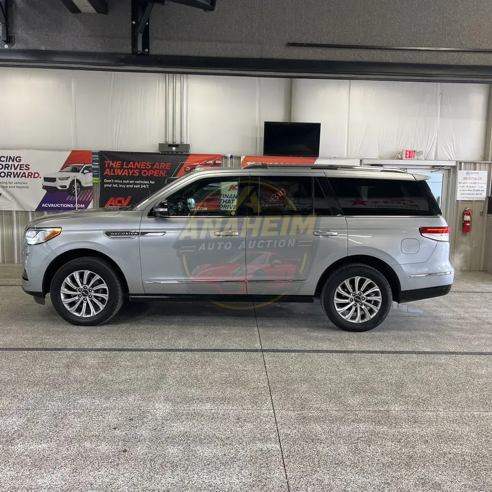 2023 Lincoln Navigator Standard