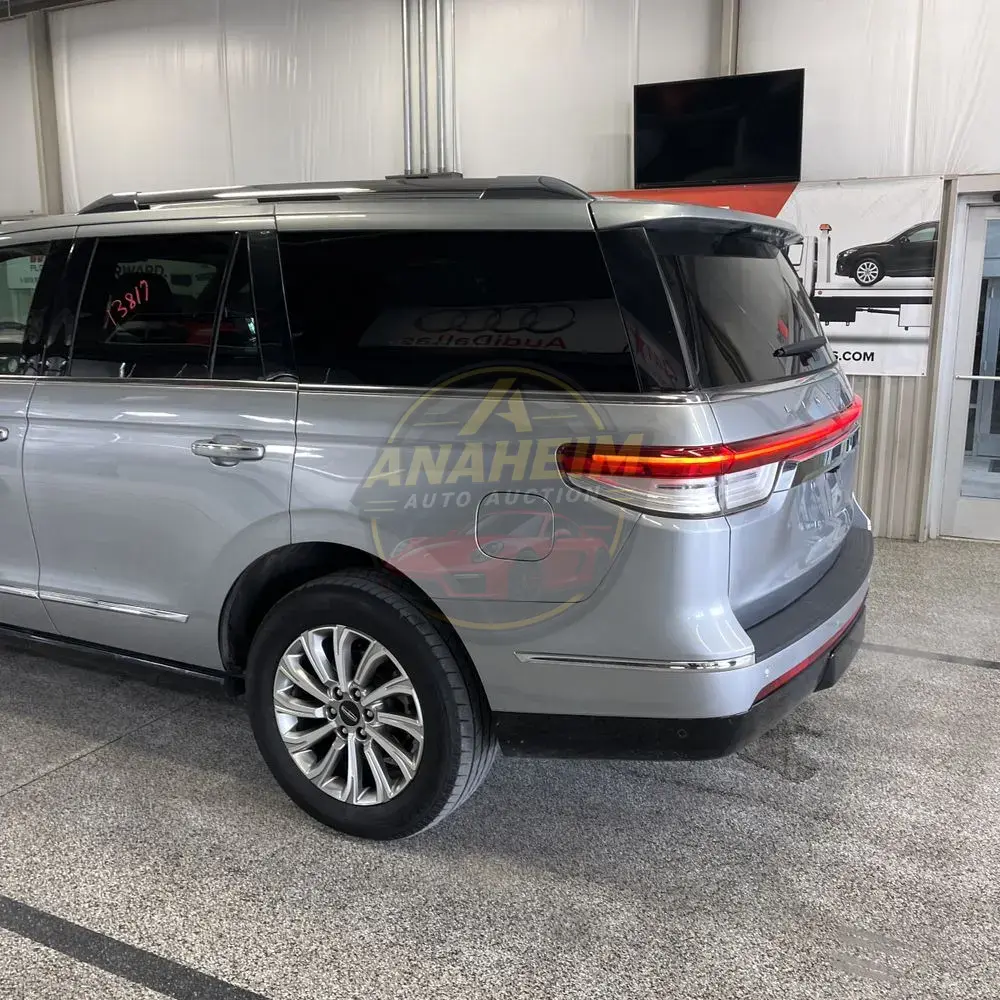 2023 Lincoln Navigator Standard
